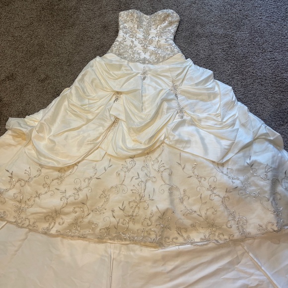 Mori Lee Wedding Dress with tags. - Picture 1 of 11